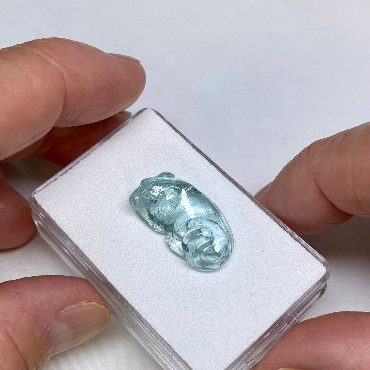 Aquamarine &#39;Resting Dog&#39; Carving