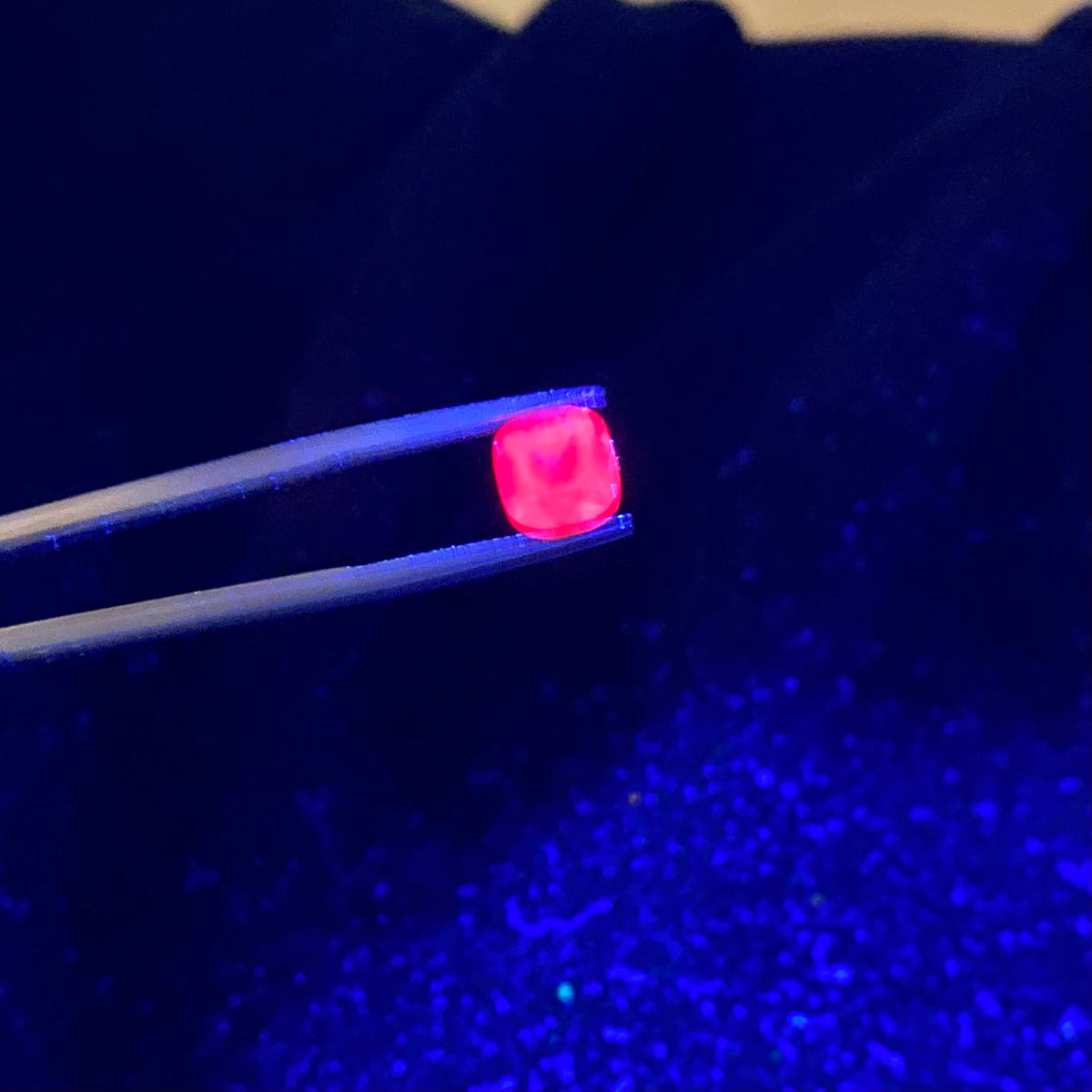 UV Reactive Malaya Garnet - Kenya