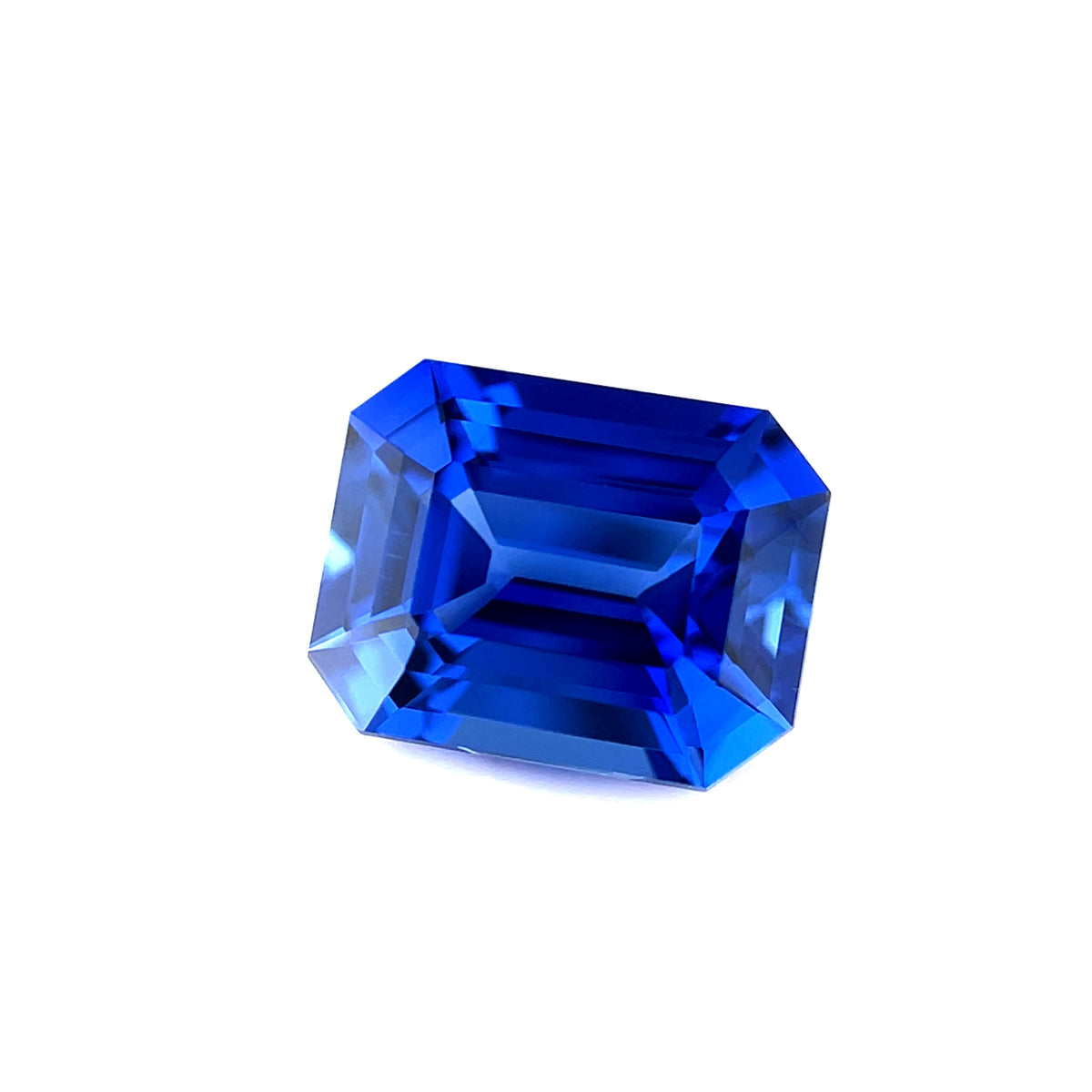 Cornflower Blue Sapphire (Synthetic)